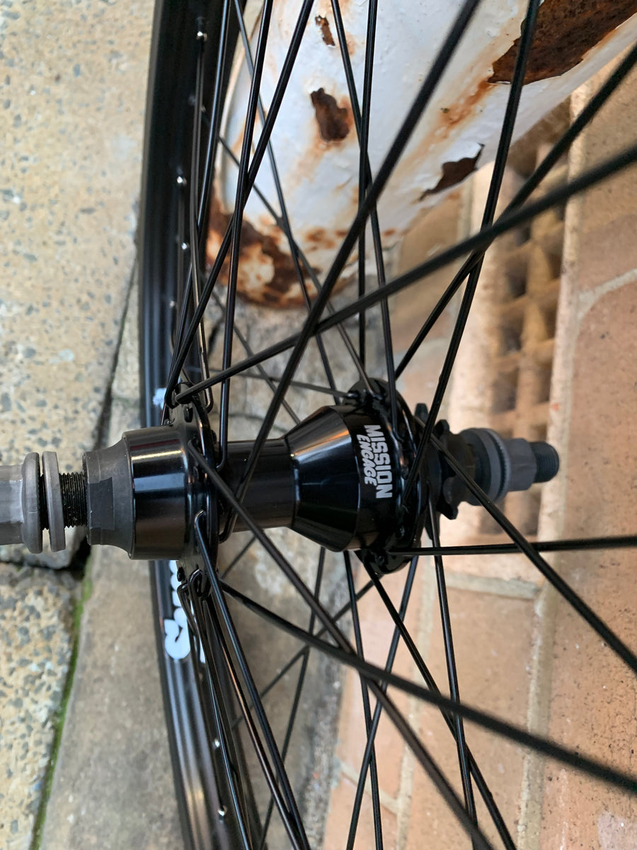 BUDGET CUSTOM WHEEL MISSION ENGAGE CASSETTE X SUNDAY LIGHTNING RIM