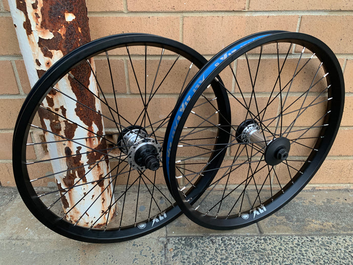 BSD XLT X COLONY WASP CUSTOM WHEELSET - RHD