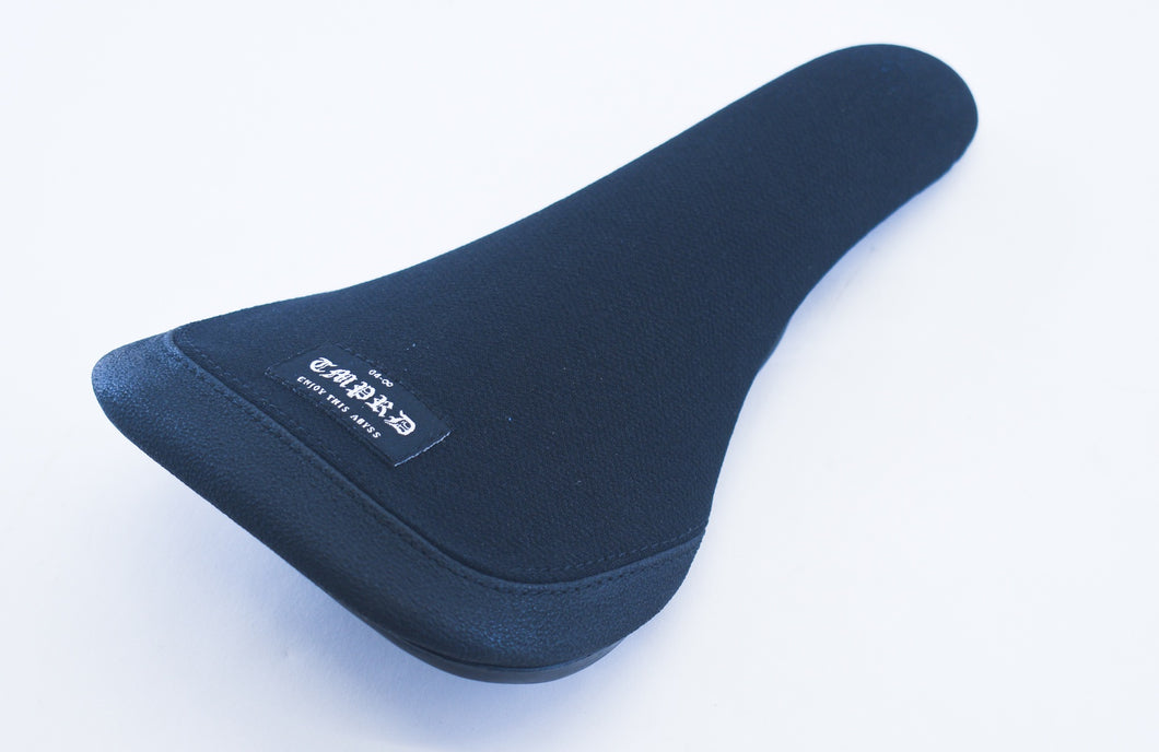 TEMPERED BLACK LABEL RAILED SEAT